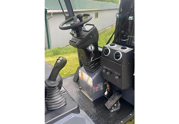 Toyo Hoflader 836-II Kabine StageV — Hoflader, 25 PS — Ansicht 3