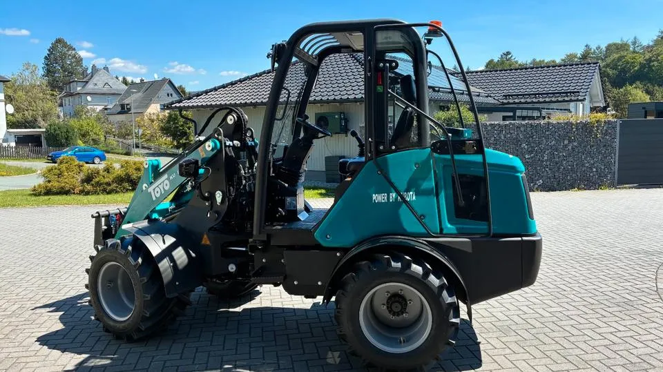 Toyo KU 830A, Kabine, Hoflader, Radlader, Allrad — KU 830A, 26 PS — Ansicht 6