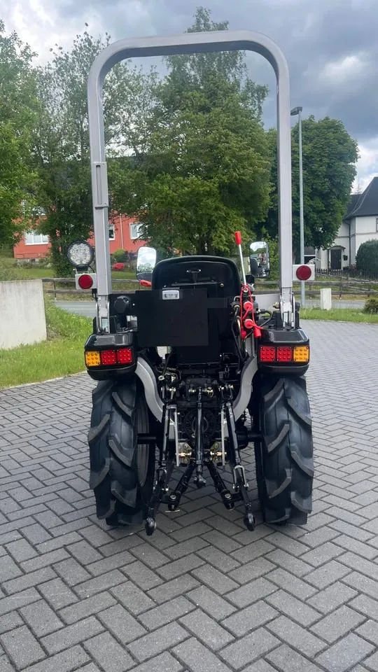 Allrad Traktor Farmer 24-3, Black Edition, 25 PS — 25 PS — Ansicht 4