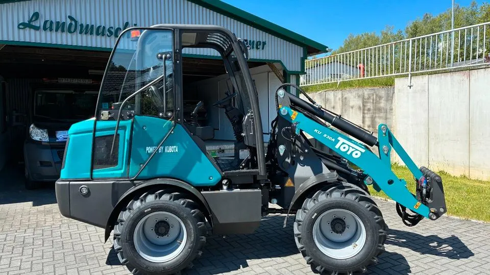 Toyo KU 830A, Kabine, Hoflader, Radlader, Allrad — KU 830A, 26 PS — Ansicht 2