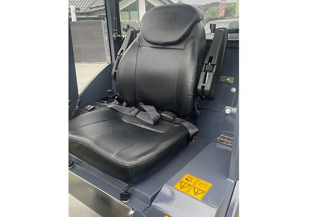 Toyo Hoflader 836-II Kabine StageV — Hoflader, 25 PS — Ansicht 2