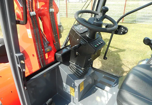 Toyo Hoflader Modell 836-II Stage V mit Bügel — Hoflader, 25 PS — Ansicht 4
