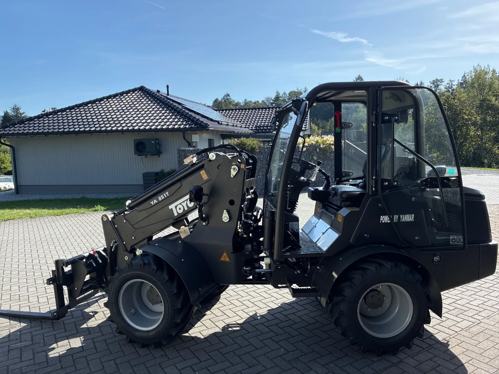 Toyo Hoflader 851-T Teleskop Stage V mit Kabine — Hoflader, 5 PS — Ansicht 4