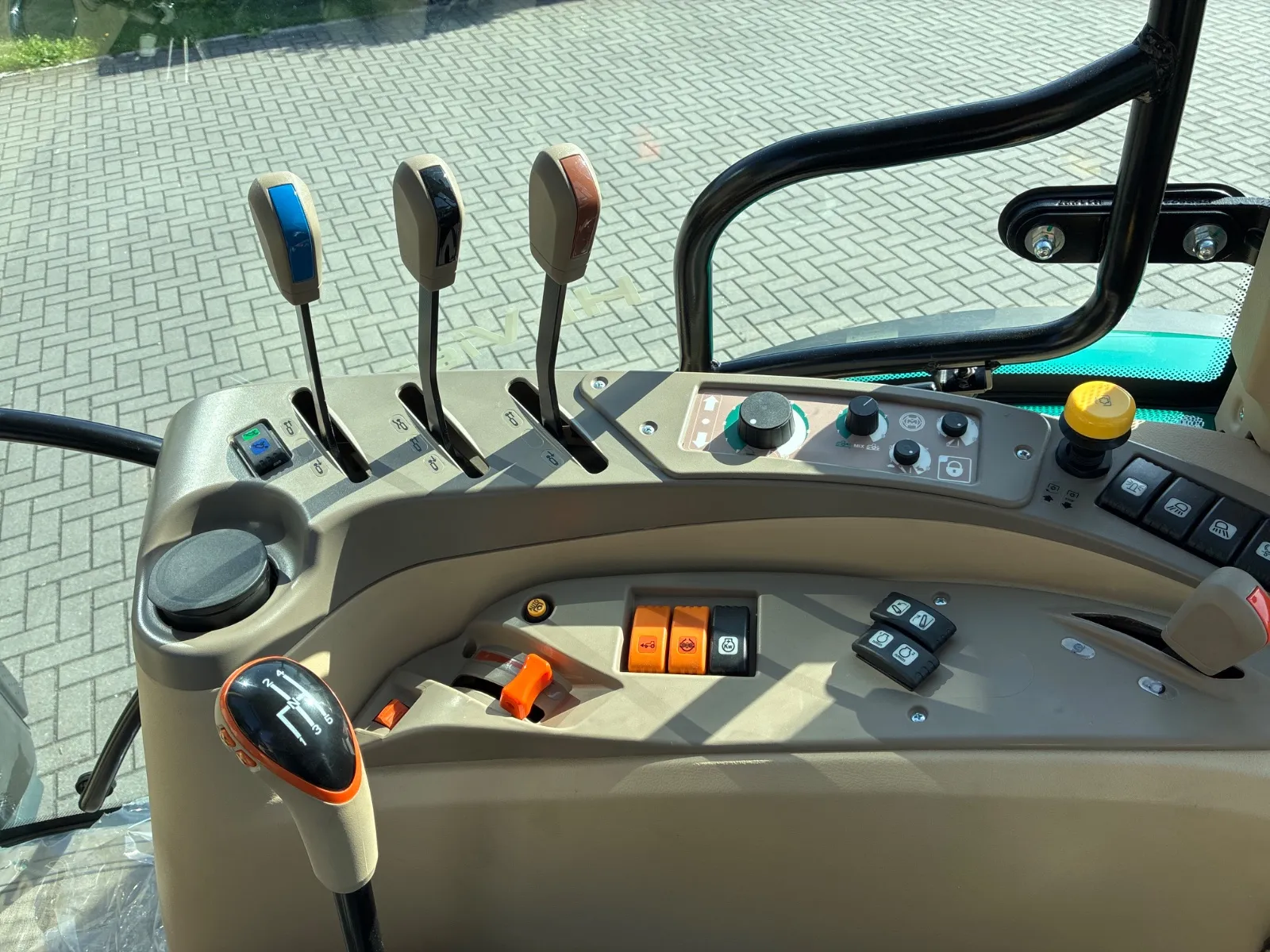 Lovol P5130 Stage V mit Kabine — Traktor, 130 PS — Ansicht 2